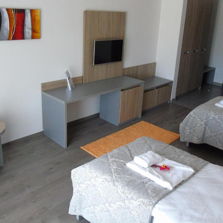 Motel Kamenica - Twin Room with Terrace - 5