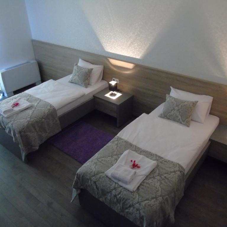 Motel Kamenica - Twin Room with Terrace - 2