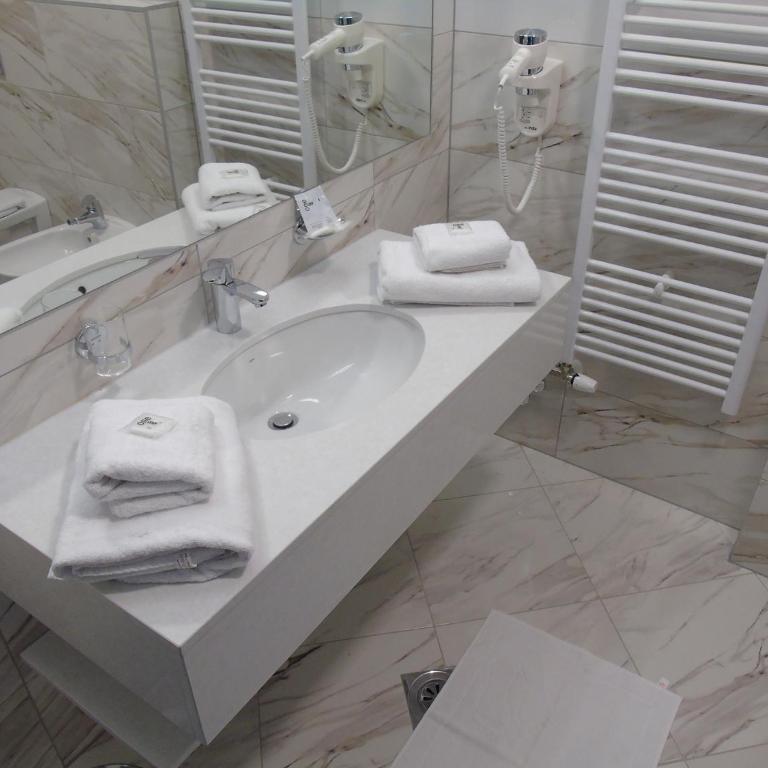 Motel Kamenica - Double Room with Extra Bed - 4