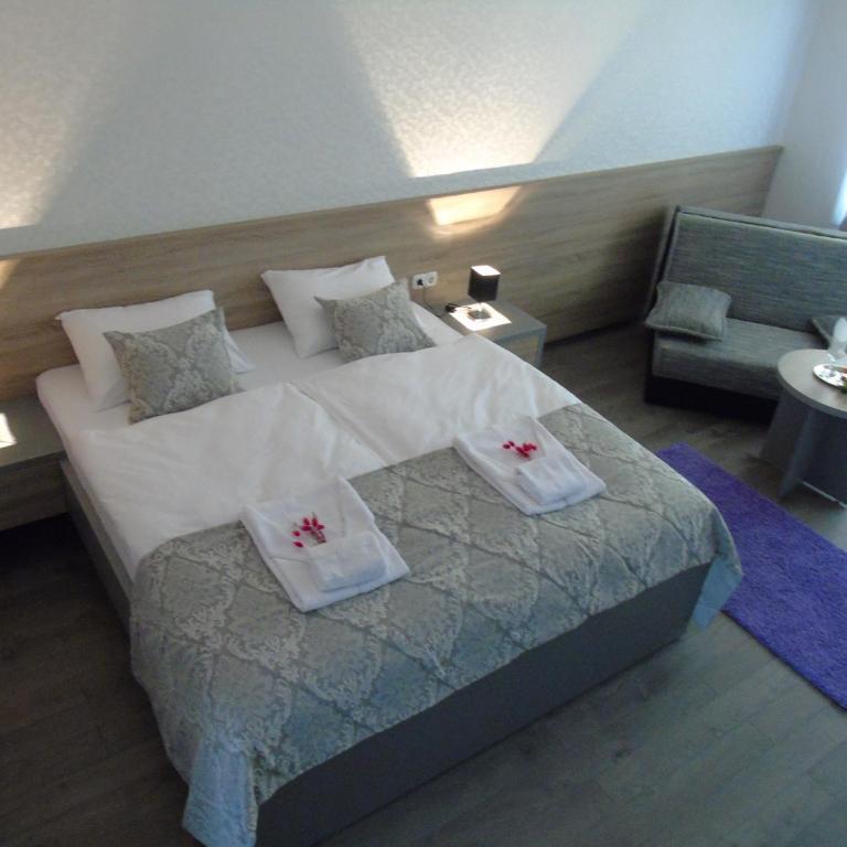 Motel Kamenica - Double Room with Extra Bed - 6