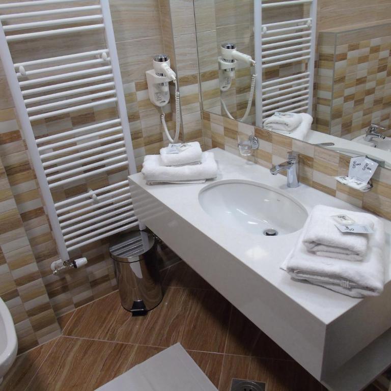 Motel Kamenica - Standard Twin Room with Sofa - 4