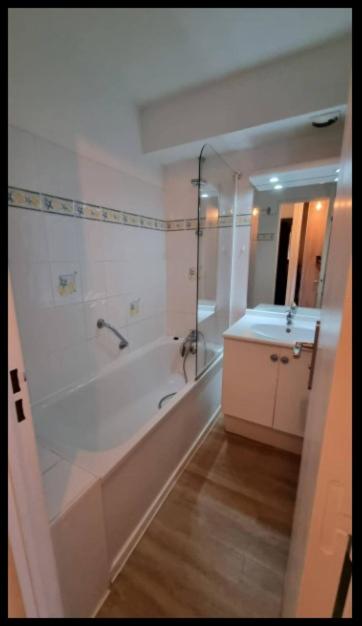 Joli T2 36m2 quatier port malfato, place de parking privative - One-Bedroom Apartment - 7