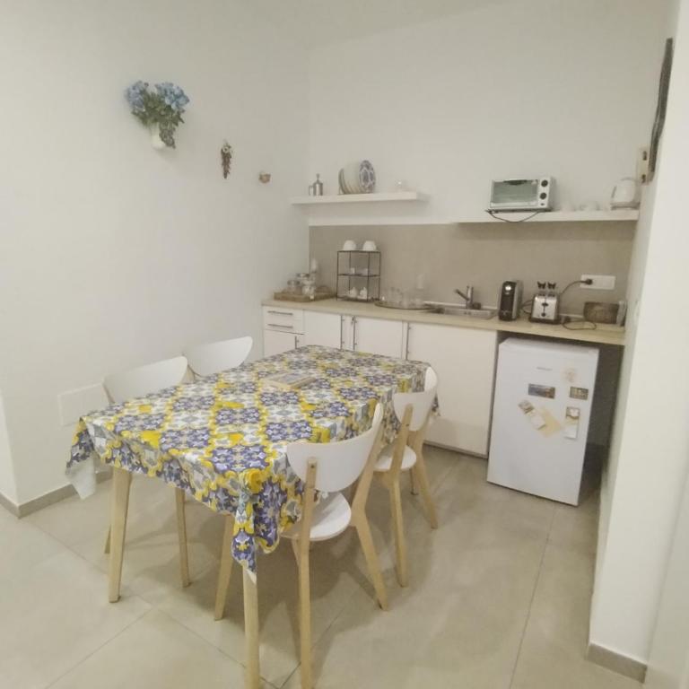 Rosy's Guest House - Appartamento Deluxe con 2 Camere da Letto e Balcone - 11