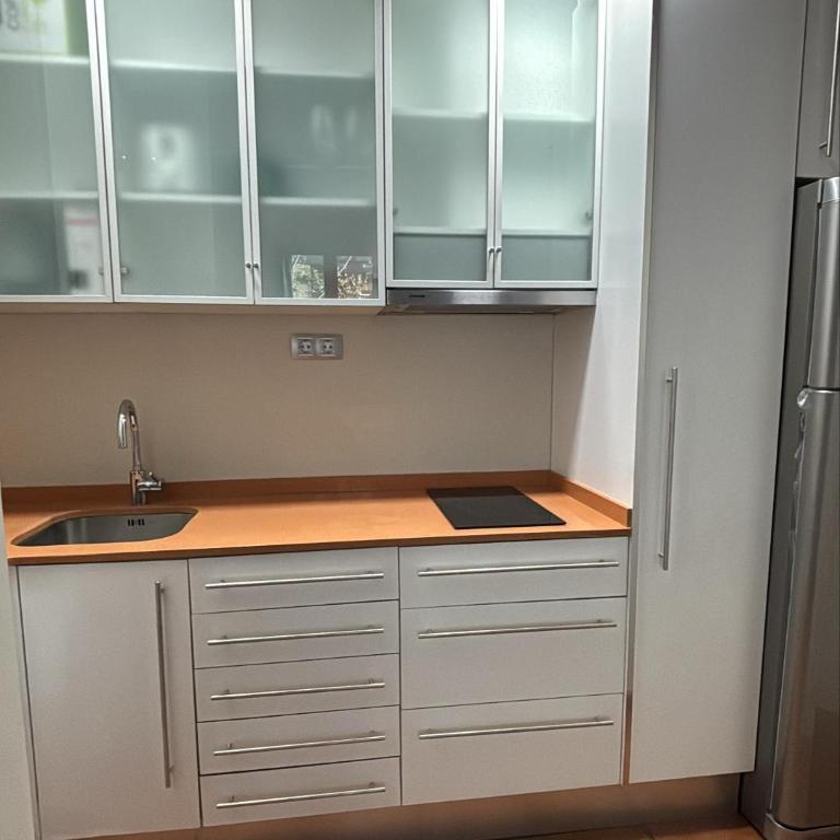 Balcón, WiFi y aire acondicionado en Plaza Cataluña - One-Bedroom Apartment - 12