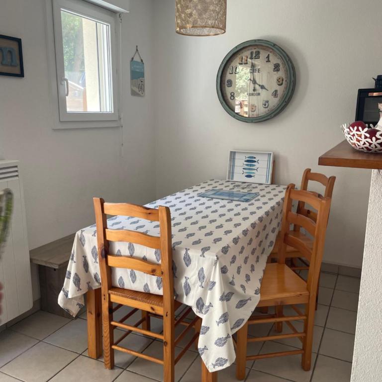 Rêves d'Océan villa familiale calme au Domaine des Sables piscine et pataugeoire partagées 10 min à pied de la plage surf skate park - Haus mit 3 Schlafzimmern - 6