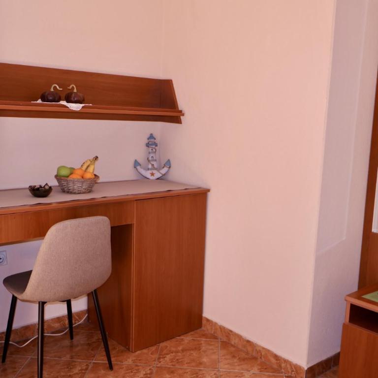Pansion Nobel - Double Room with Balcony and Sea View - 12