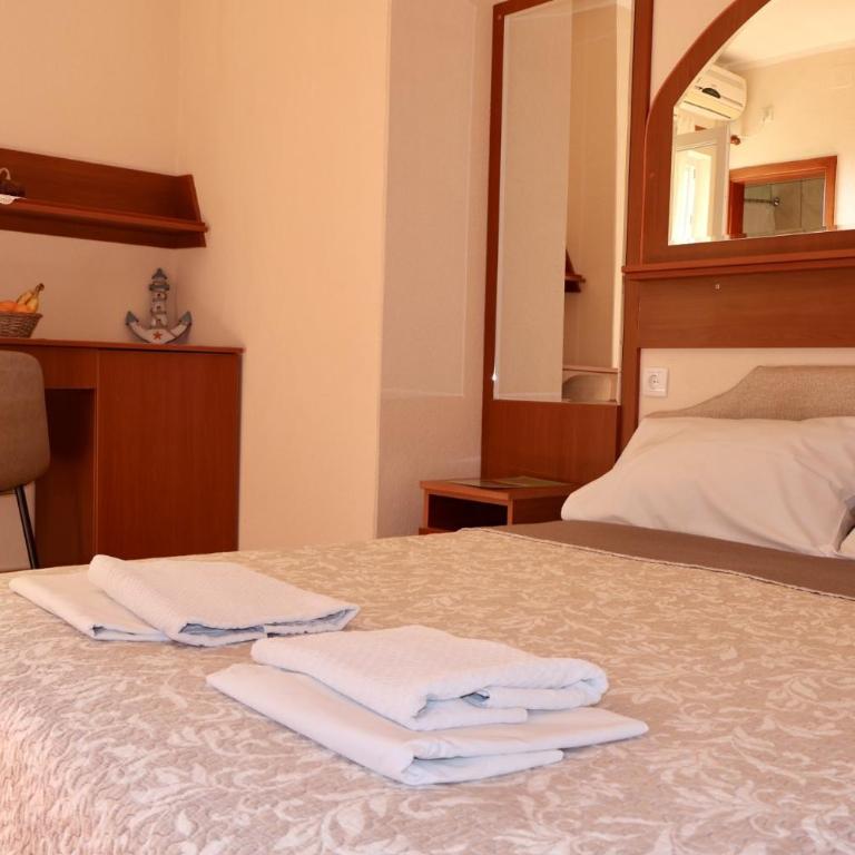 Pansion Nobel - Double Room with Balcony and Sea View - 10