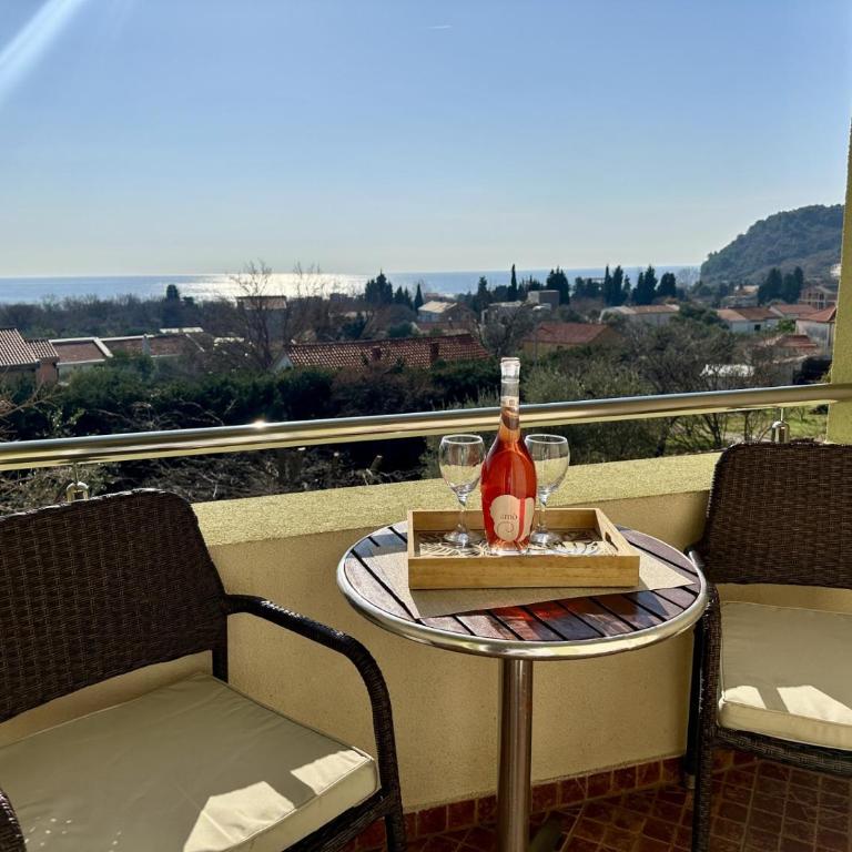 Pansion Nobel - Double Room with Balcony and Sea View - 9