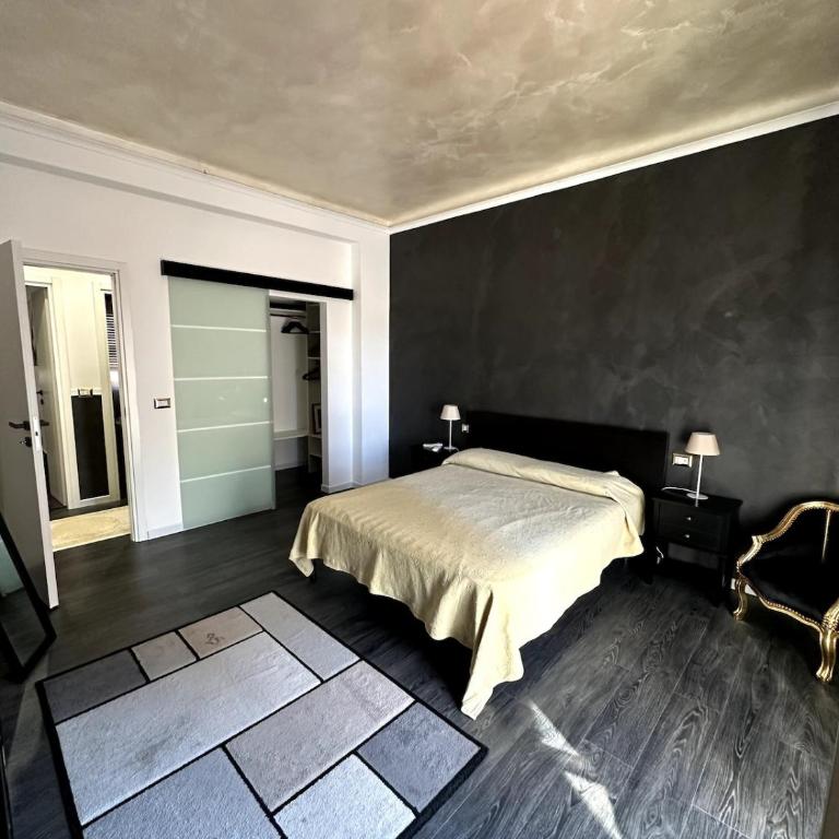 Black Ocean Holiday Home - One-Bedroom House - 7