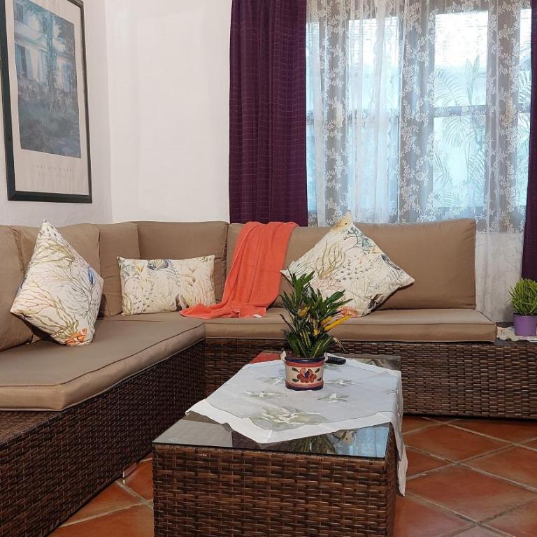 Ferienwohnung mit kleiner Innenhof-Terrasse im mediterranen Stil - Apartment - 2