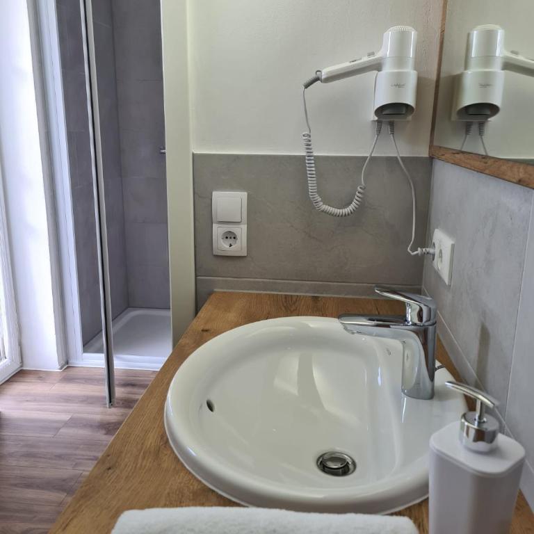 Ferienwohnung Schupfer - Klimaanlage, Seenähe & 5 Skigebieten - Apartamento de 1 dormitorio con balcón - 16