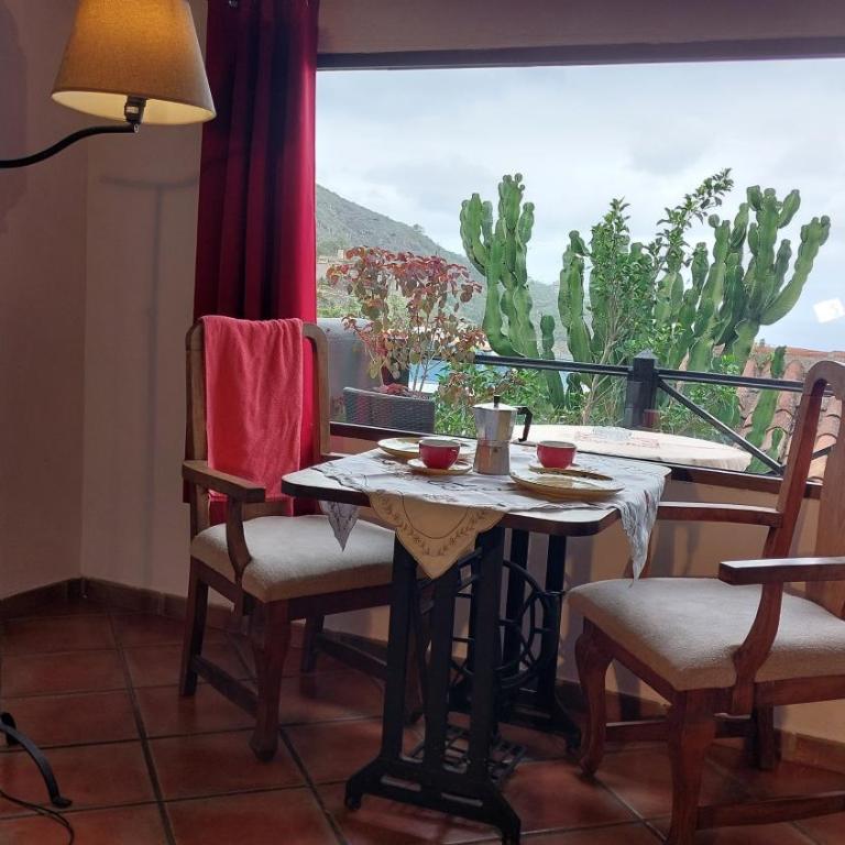 Rustikale Ferienwohnung mit Balkon und Meerblick - Apartamento - 4