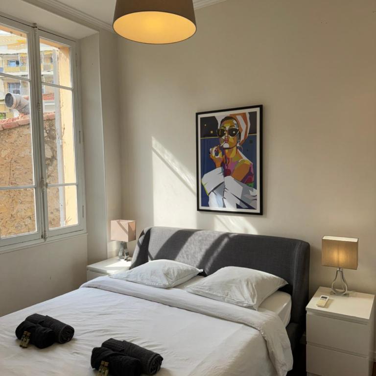 Beautiful Modern 4 Bedroom Apartment in Contemporary Villa with AC Balcony and Free Parking - Appartement - Vue sur Jardin - 10