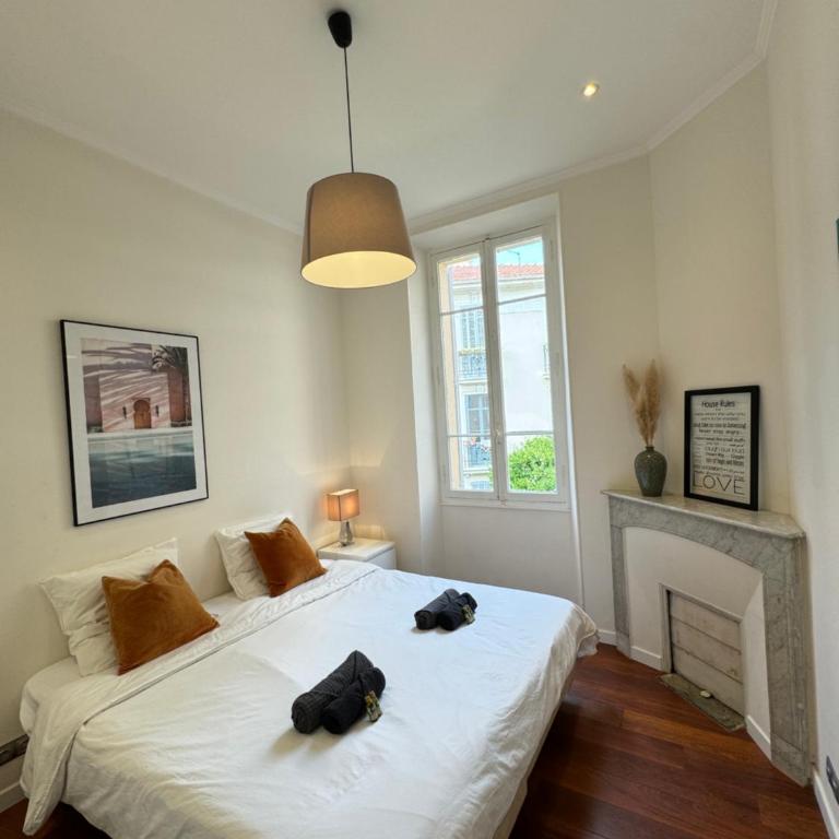 Beautiful Modern 4 Bedroom Apartment in Contemporary Villa with AC Balcony and Free Parking - Appartement - Vue sur Jardin - 11