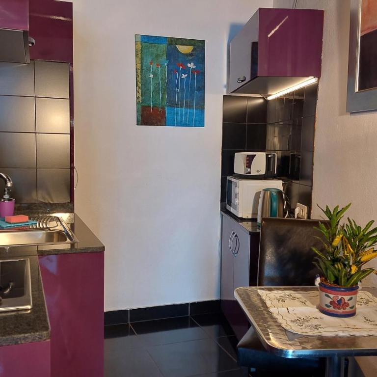 Moderne Ferienwohnung mit privatem Balkon sowie Meer- und Gebirgsblick - Apartamento - 4