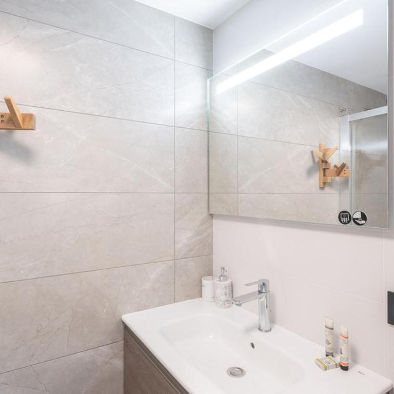 Alpe d'Huez Houses - Chez Cathy - Fermes de l'Alpe - Fabuleux 2 chambres neuf pour 6 personnes - Apartamento con vistas a las montañas - 7