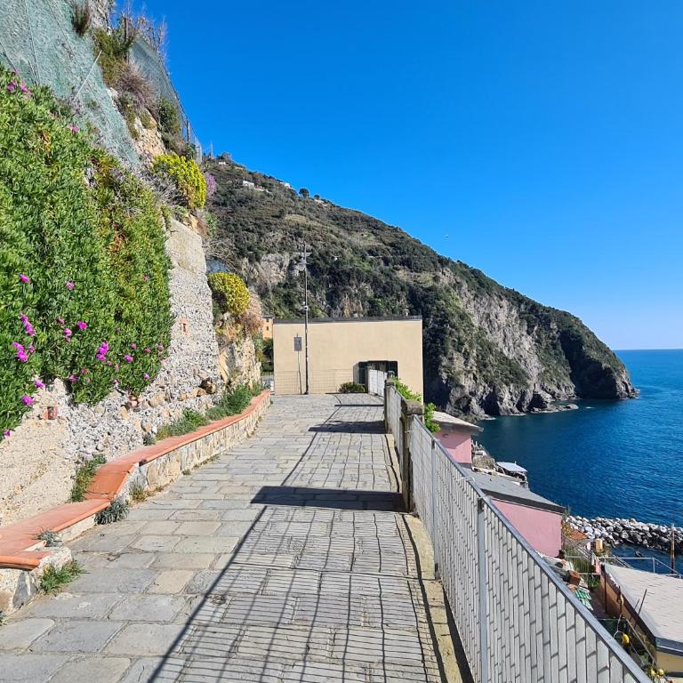 "San Giovanni Apartment" Seaview, terrace, 2 Aircondo BDR, 3rd floor, Free Garage 200 mt far, from Train platform elevator to the upper walking road, 200mt to home - Apartamento de 2 dormitorios - 16
