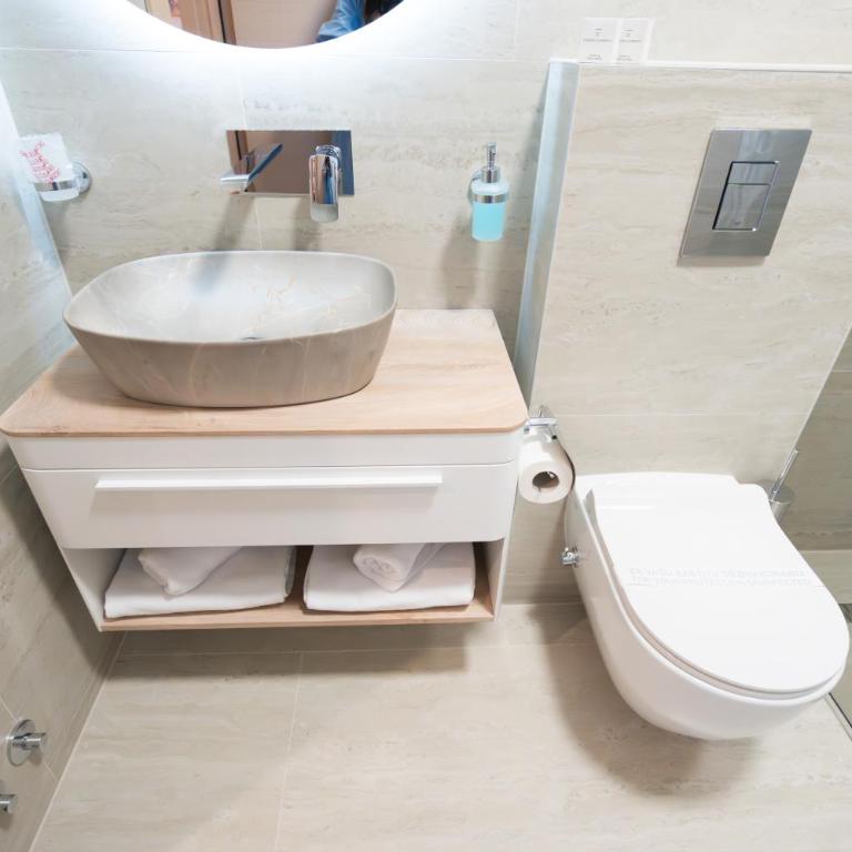 Hotel Spa Olive - Deluxe Queen Suite - 8