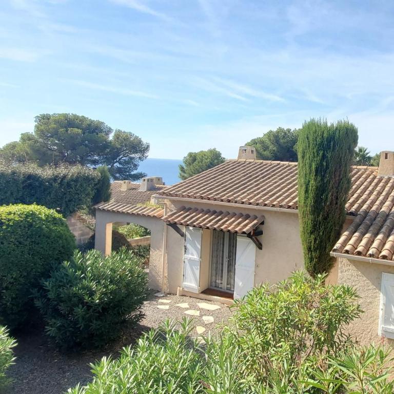 Spacious house with pool close to the sea - Ferienhaus - 17