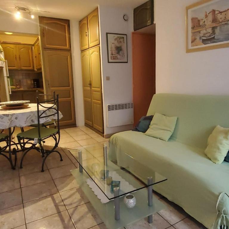 Centrally located apartment with swimming pool - Appartement - 3