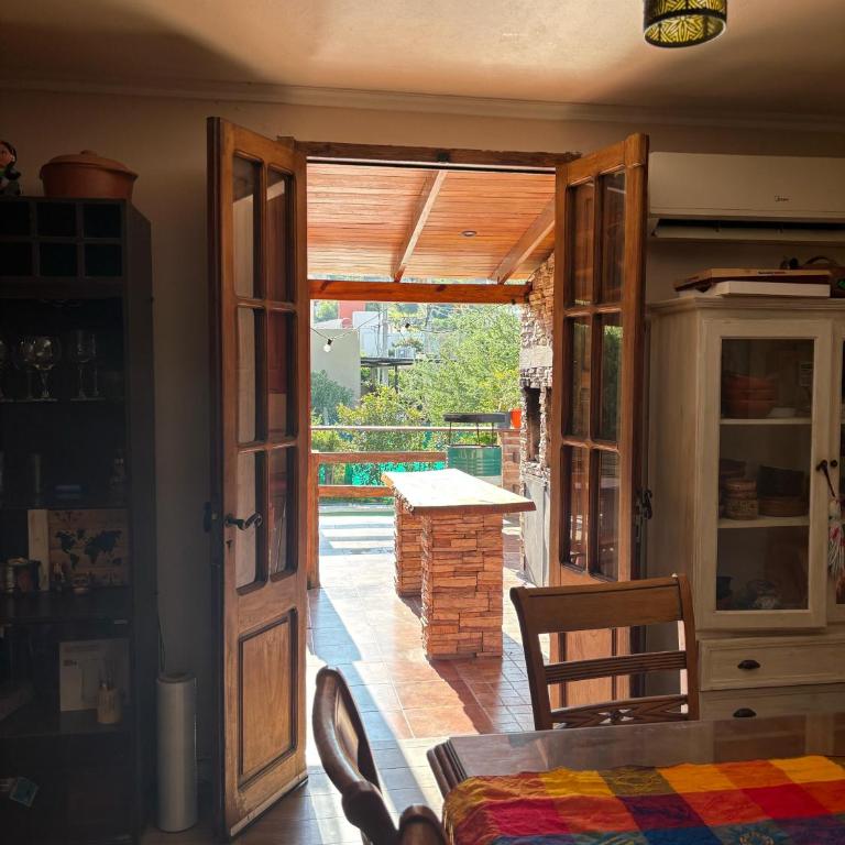 Casa con pileta en las sierras - Three-Bedroom House - 29