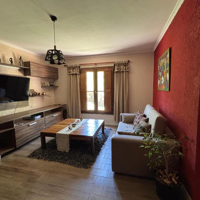 Casa con pileta en las sierras - Three-Bedroom House - 21