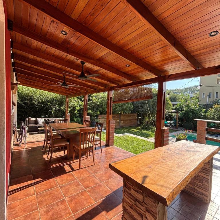 Casa con pileta en las sierras - Three-Bedroom House - 24