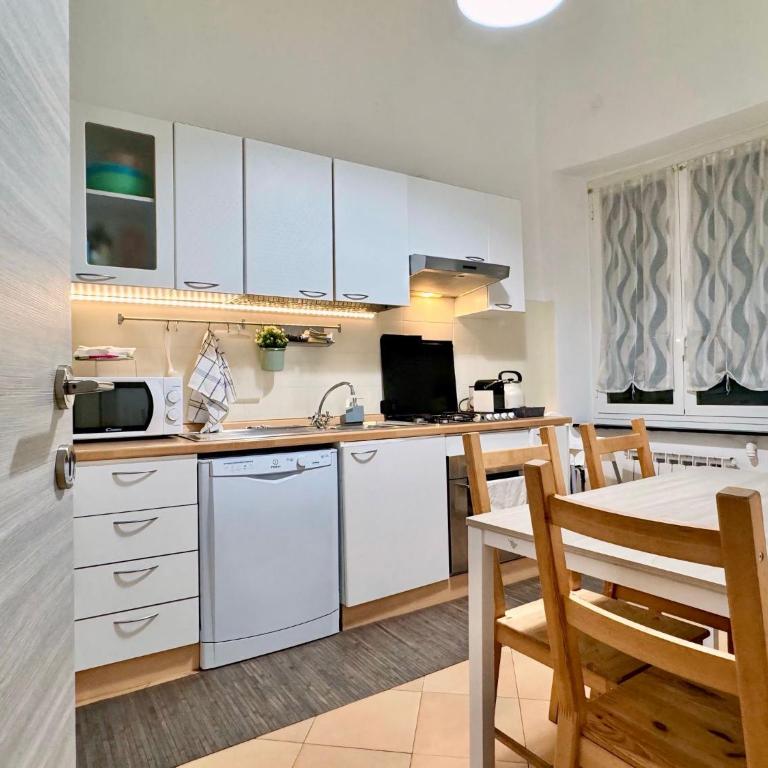 2 min to Acquarium Porto Antico Vanilla Apartment - Two-Bedroom Apartment - 16