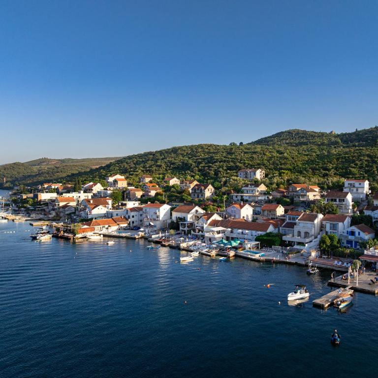 Vila PETICA - Soba sa Bračnim Krevetom (Queen-size) i Pogledom na Bazen - 4