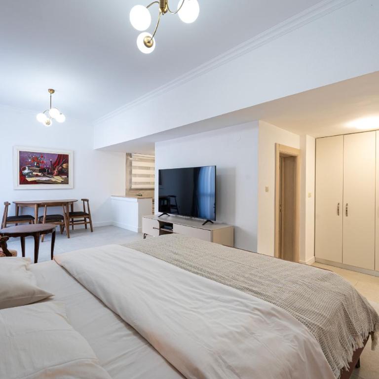 Vila PETICA - Soba sa Bračnim Krevetom (Queen-size) i Pogledom na Bazen - 11