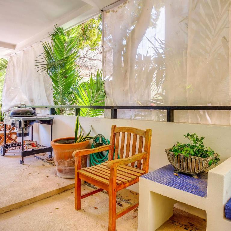 NEW Tropical Vibe Condo with Roof Pool Beach 3 blks - Apartment - 20