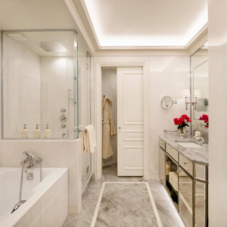 Four Seasons Hotel George V Paris - Chambre Lit King-Size Deluxe - 2