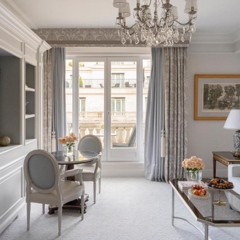 Four Seasons Hotel George V Paris - Chambre Lit King-Size Premier - 3