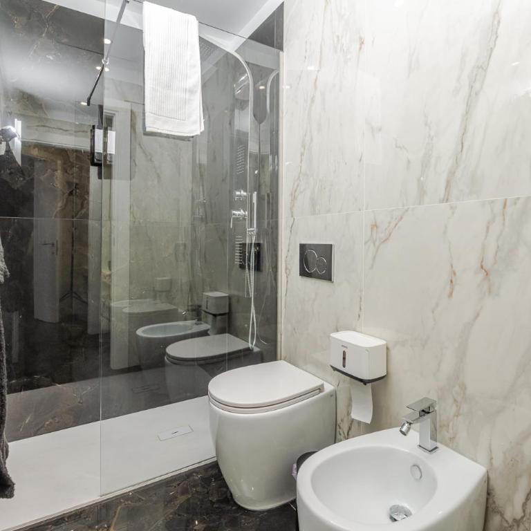 Nova Suite - Deluxe Double Room with Balcony - 17