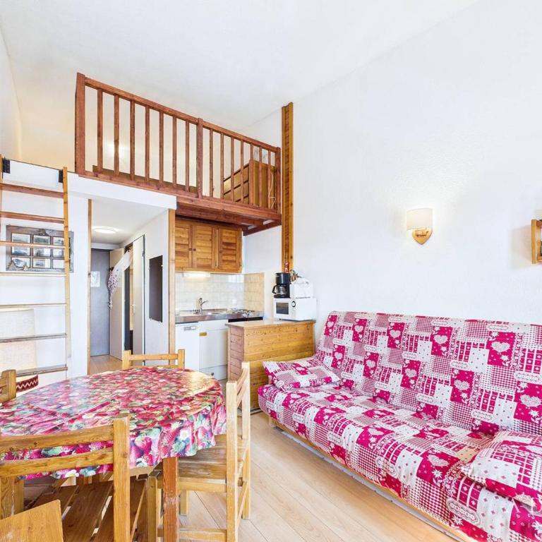 Studio Mezzanine avec Balcon Exposé Sud, Pieds des Pistes, Proche Commerces et Garderie - FR-1-398-563 - Studio - 1
