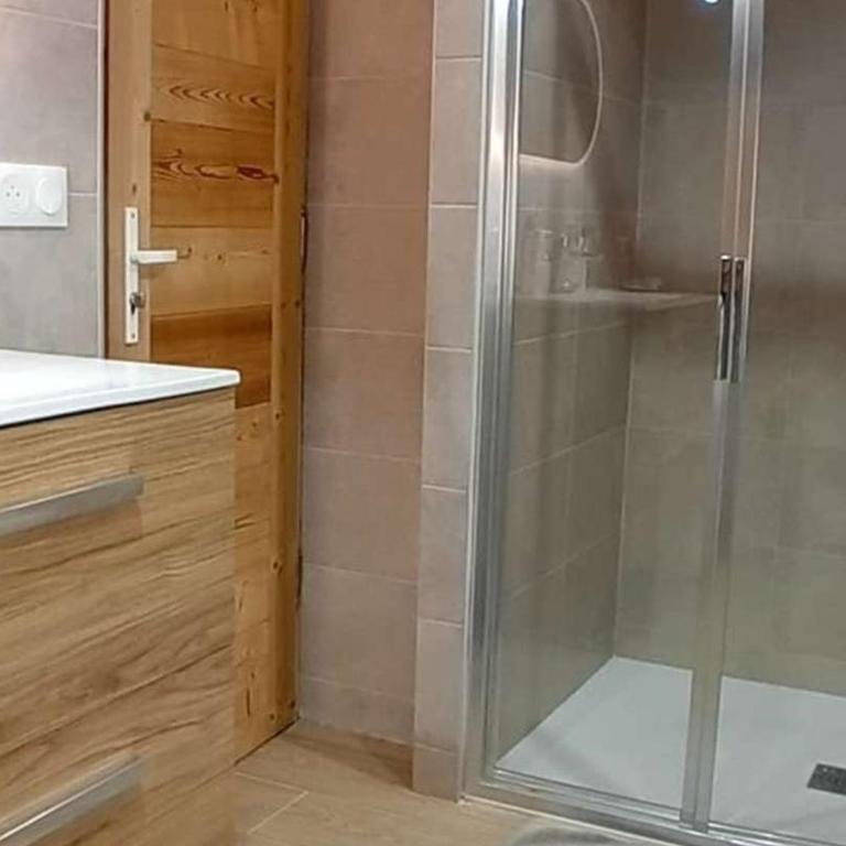 Appartement confortable 3 pièces - 8 pers - Centre station - WiFi - Parking - FR-1-802-41 - Apartment - 18