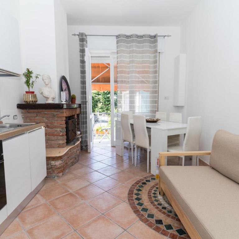 Appartamento Deluxe Eclissi sul MARE 30mt dal mare - Four-Bedroom Deluxe Apartment - 34