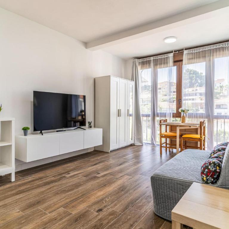 Gorgeous Apartment In Málaga With Swimming Pool - Apartamento - 1