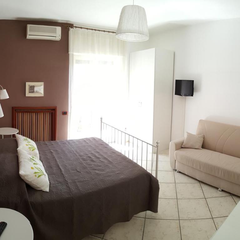 B&B Aminei Metrò - Camera Matrimoniale con Balcone (3 Adulti) - 7