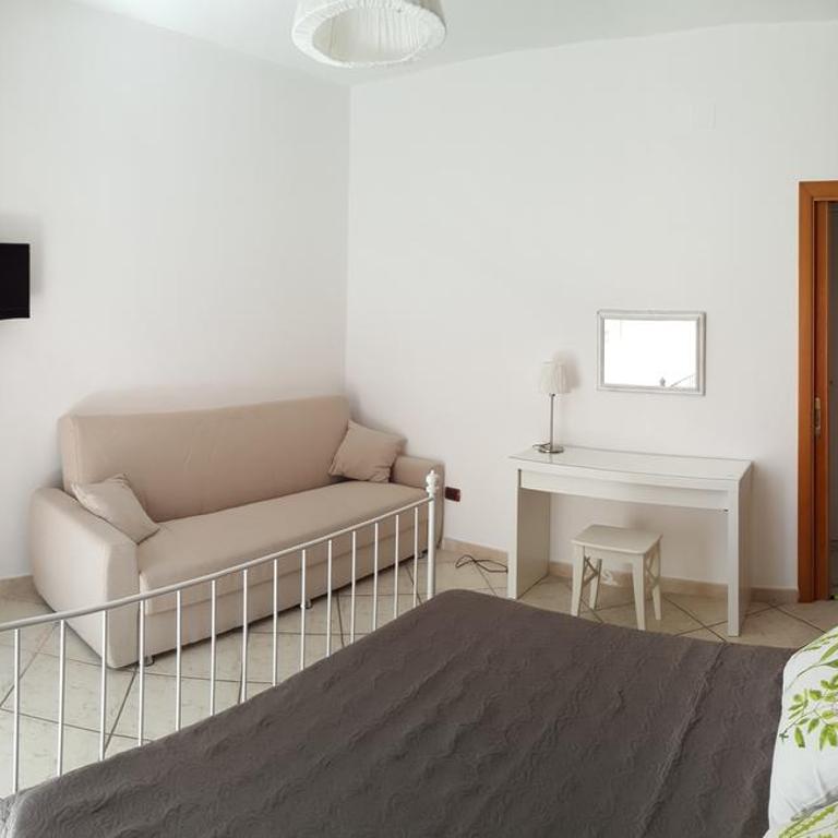 B&B Aminei Metrò - Camera Matrimoniale con Balcone (3 Adulti) - 5