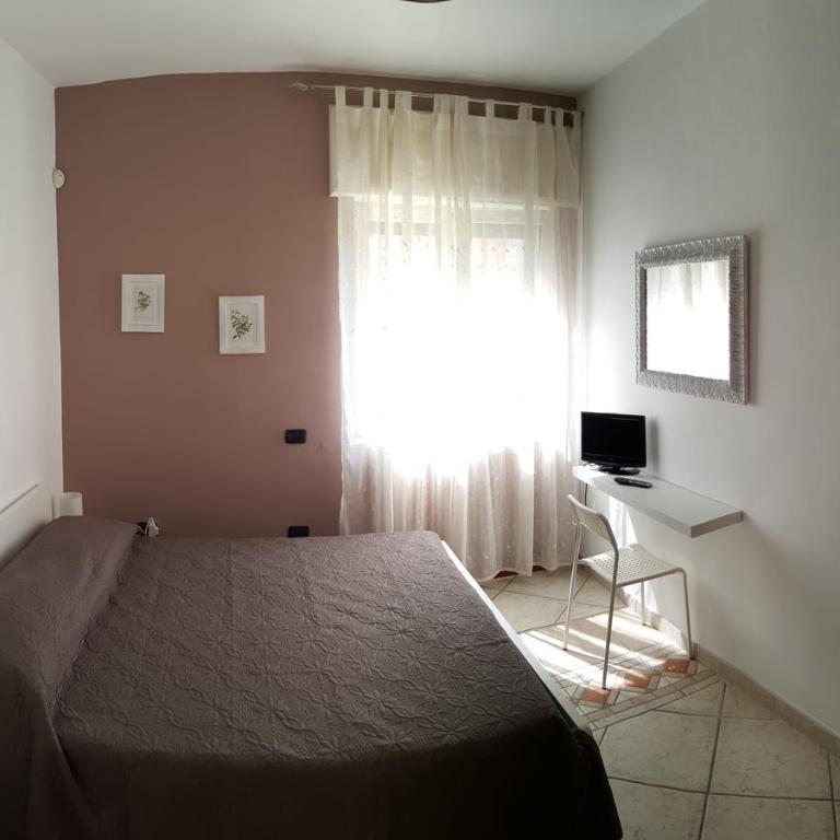 B&B Aminei Metrò - Camera Matrimoniale Deluxe con Doccia - 4