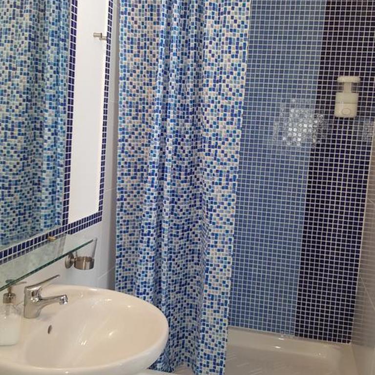 B&B Aminei Metrò - Camera Matrimoniale Deluxe con Doccia - 1