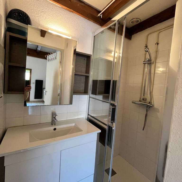 Jolie villa d'angle pour 5 couchages, clim sejour, terrasse, parking dans residence securisee piscine commune 400m de la mer LRJP16 - Casa con 2 Camere da Letto - 6