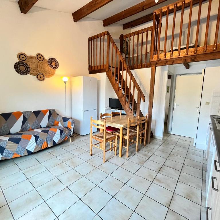 Jolie villa d'angle pour 5 couchages, clim sejour, terrasse, parking dans residence securisee piscine commune 400m de la mer LRJP16 - Casa con 2 Camere da Letto - 3
