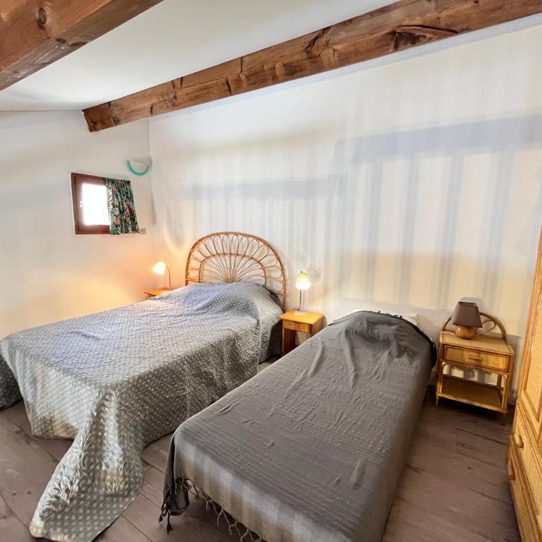 Jolie villa d'angle pour 5 couchages, clim sejour, terrasse, parking dans residence securisee piscine commune 400m de la mer LRJP16 - Casa con 2 Camere da Letto - 9