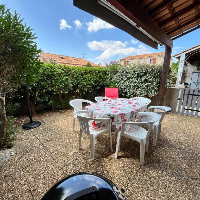 Jolie villa d'angle pour 5 couchages, clim sejour, terrasse, parking dans residence securisee piscine commune 400m de la mer LRJP16 - Casa con 2 Camere da Letto - 10