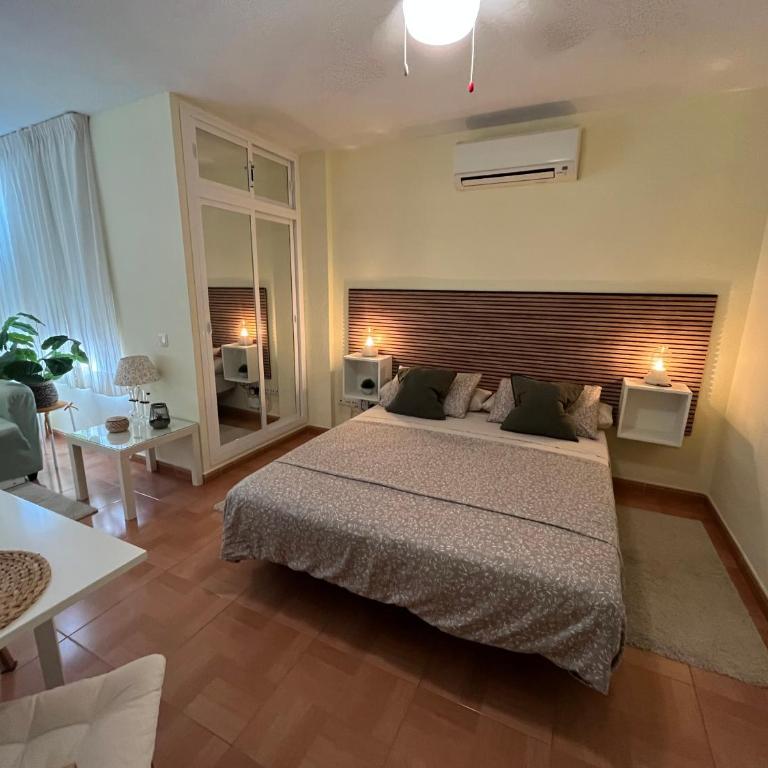 Apt luminoso con vistas a la montaña - Playa 15 min a pie - Apartamento de 1 dormitorio - 2