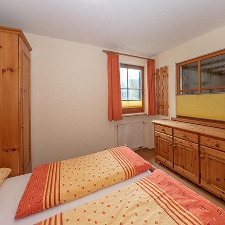 Ferienwohnung Enzian 2 im Feriendorf Sonnenhang im Allgäu - Standard Apartment mit 2 Schlafzimmern und Terrasse - 4