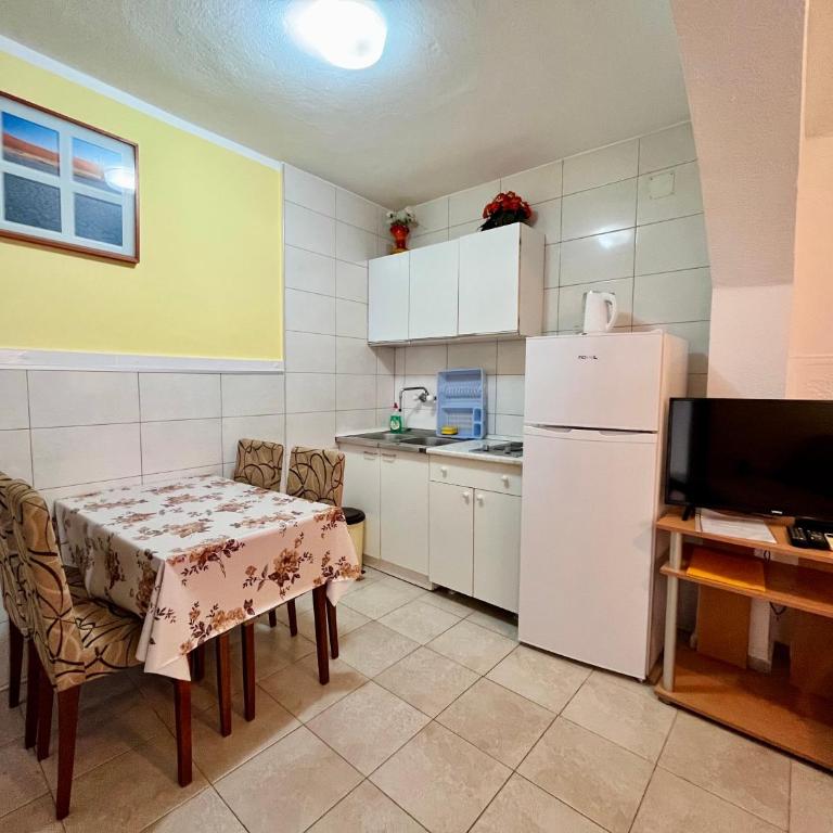 Apartments Gvozdenović - One-Bedroom Apartment with Sofa Bed - 2