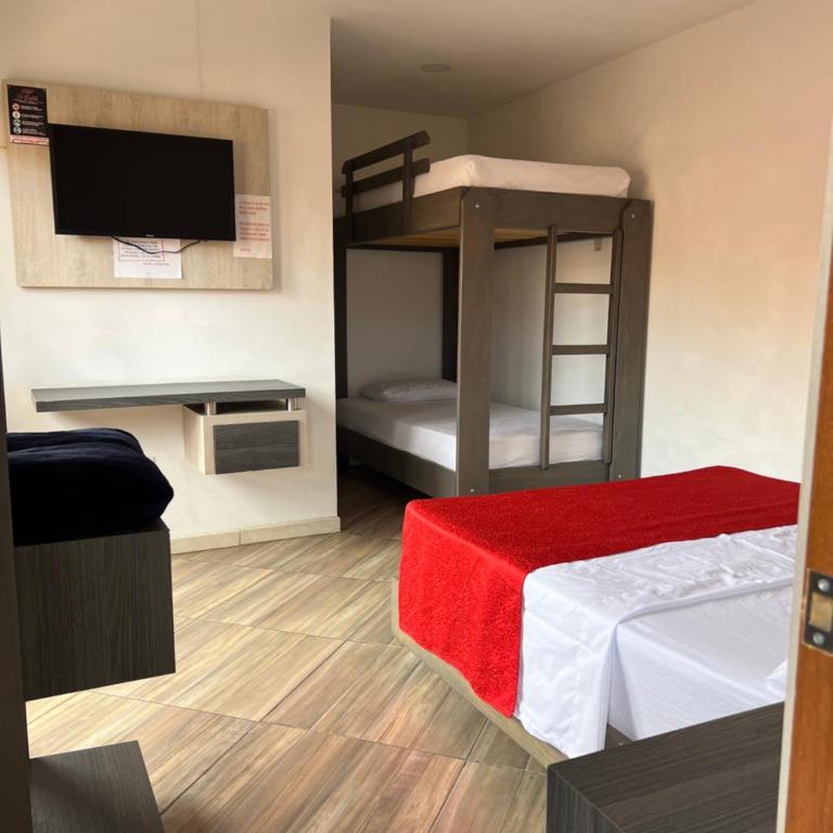 Hotel La Bastida - Habitación Familiar con balcón - 8
